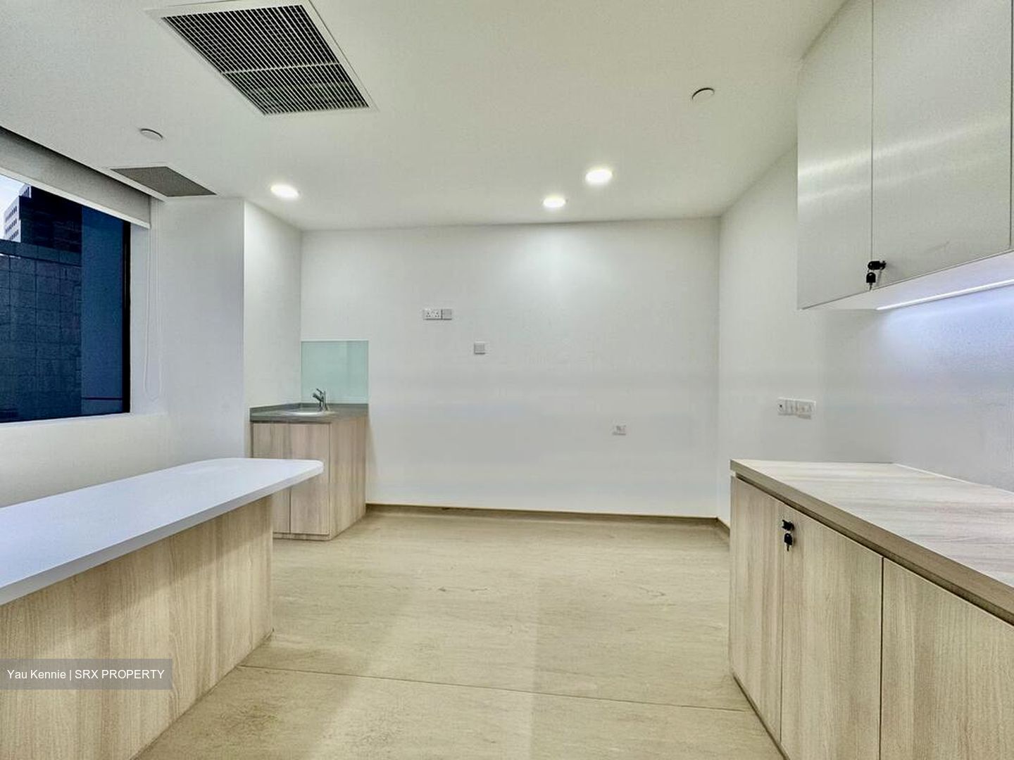 Mount Elizabeth Hospital (D9), Retail #483374801